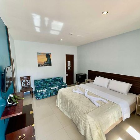Little Rock Cebu Hotel Мактан Екстериор снимка