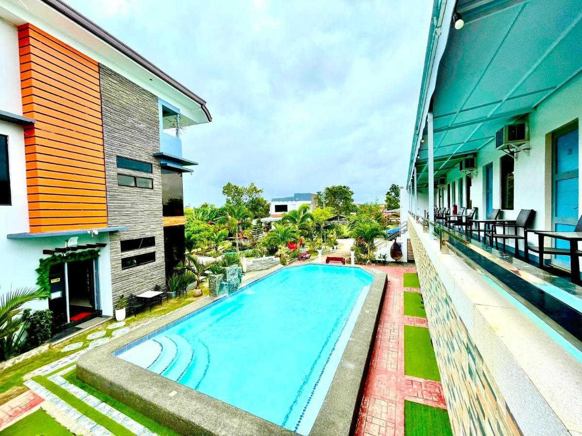 Little Rock Cebu Hotel Мактан Екстериор снимка