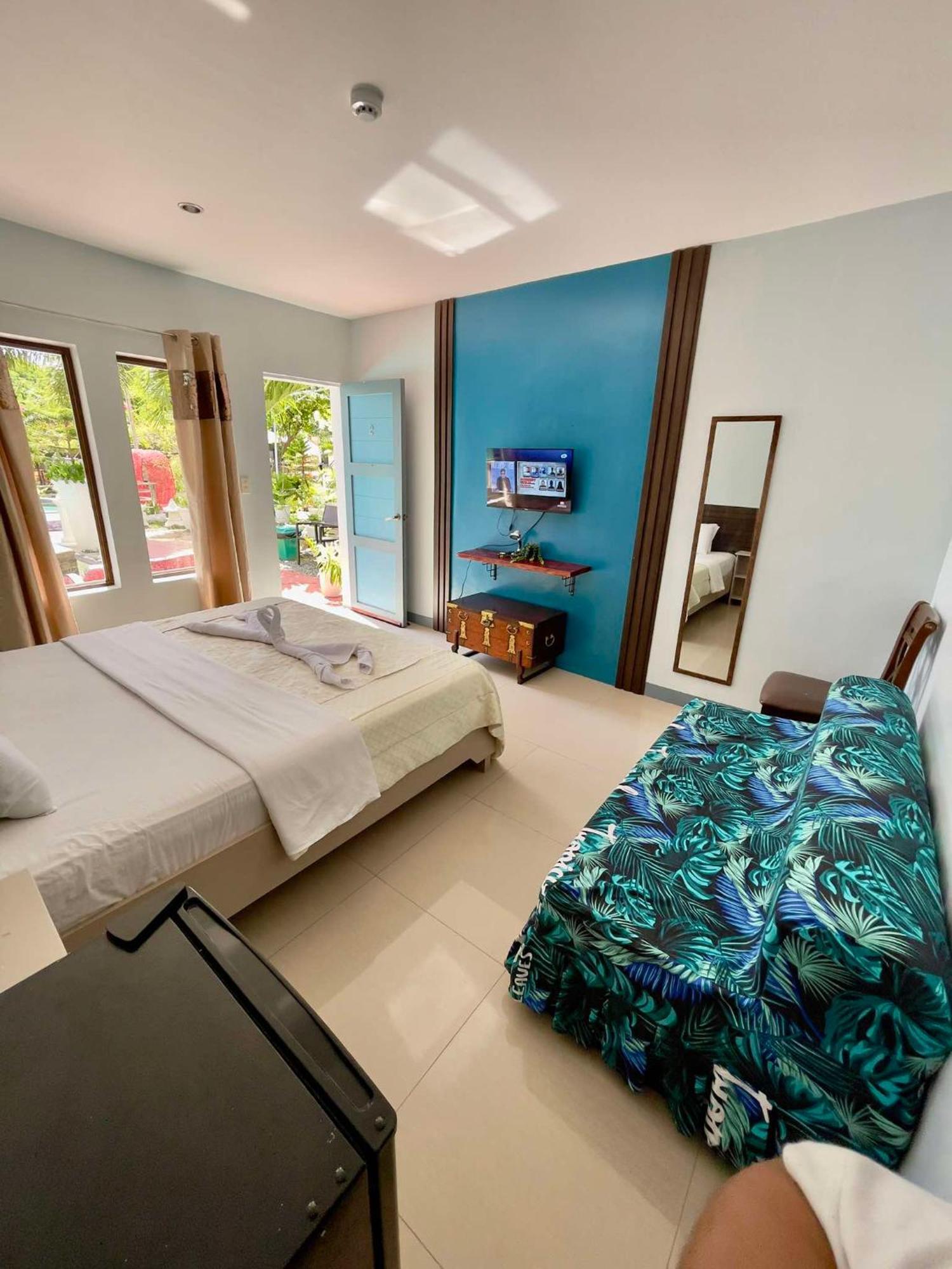 Little Rock Cebu Hotel Мактан Екстериор снимка