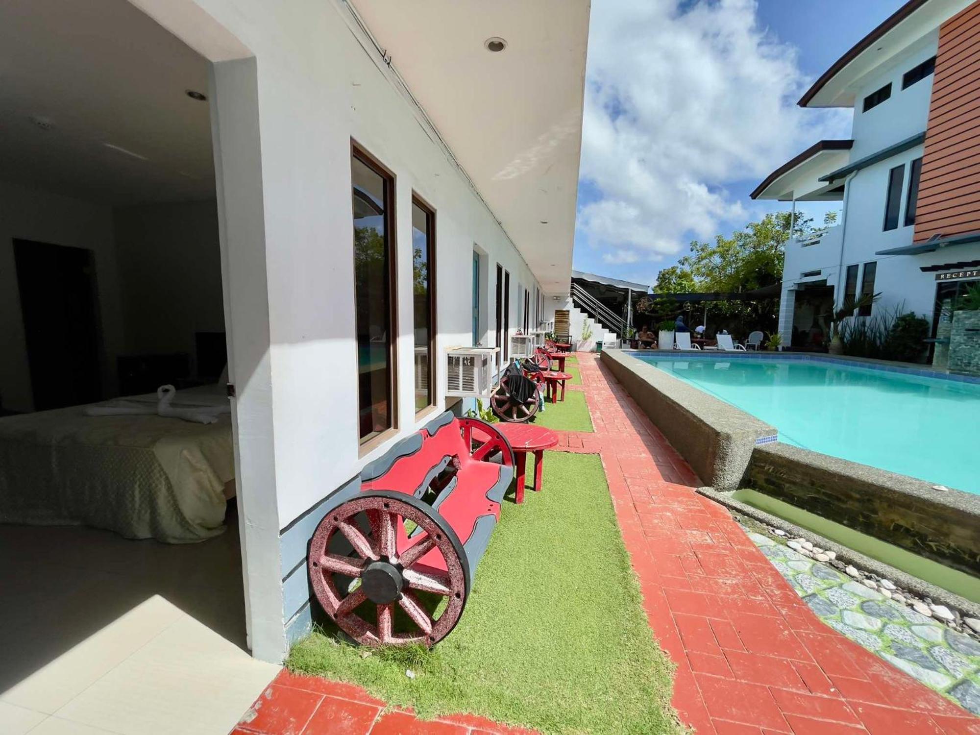 Little Rock Cebu Hotel Мактан Екстериор снимка
