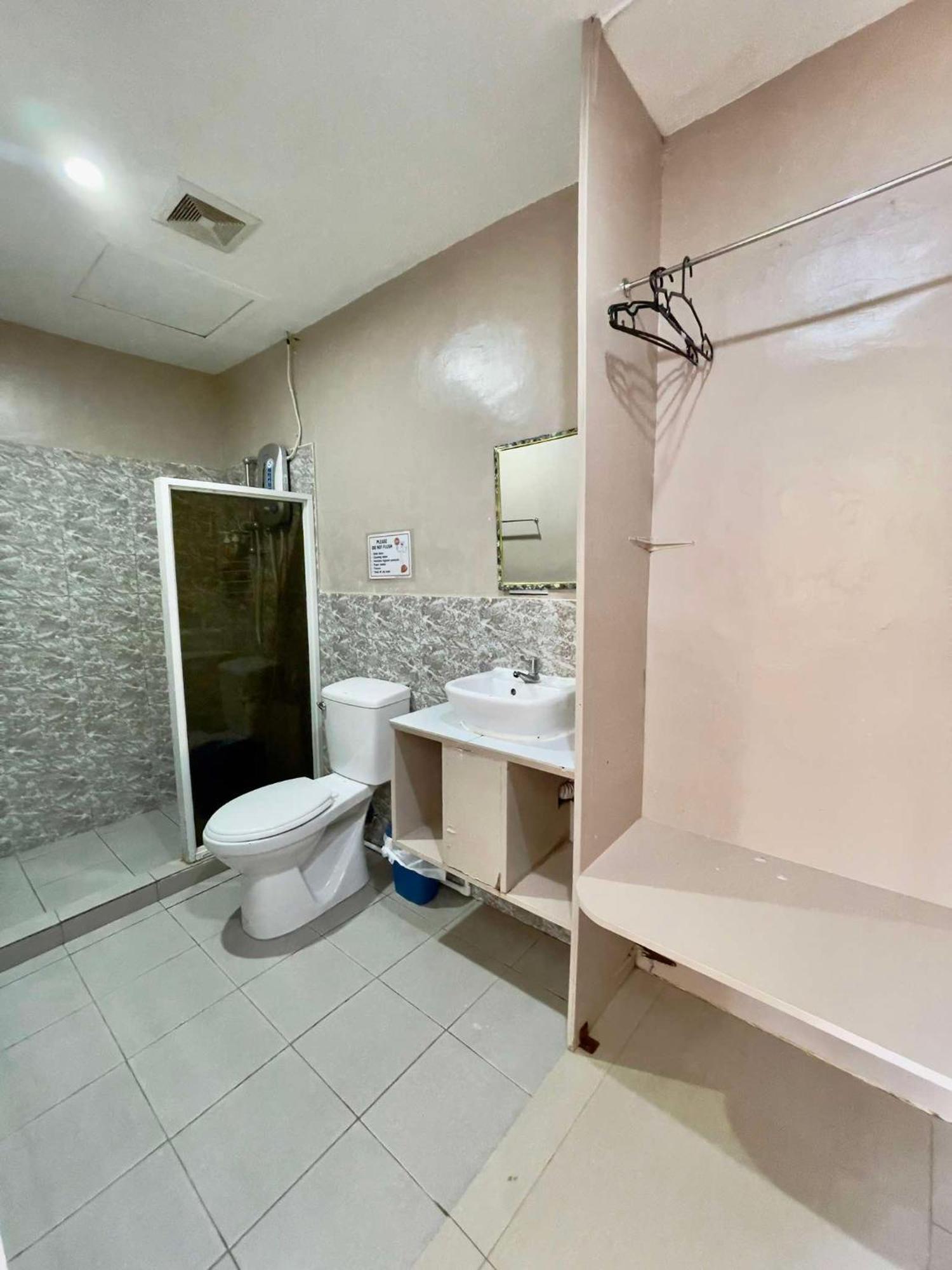 Little Rock Cebu Hotel Мактан Екстериор снимка