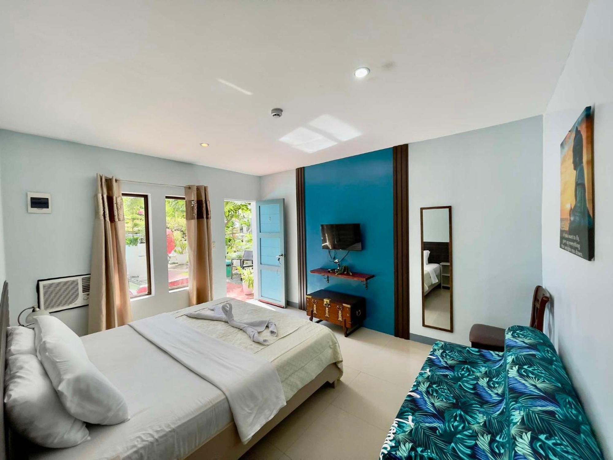 Little Rock Cebu Hotel Мактан Екстериор снимка