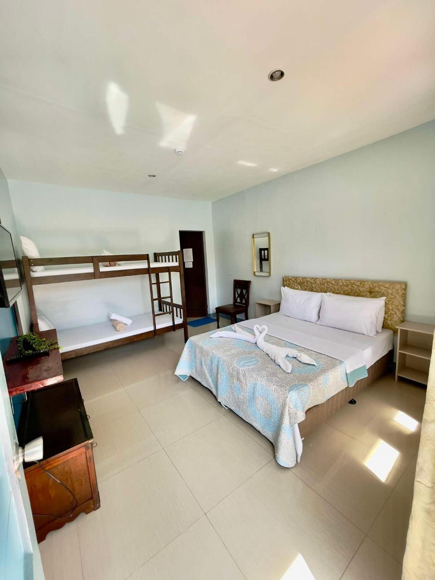 Little Rock Cebu Hotel Мактан Екстериор снимка