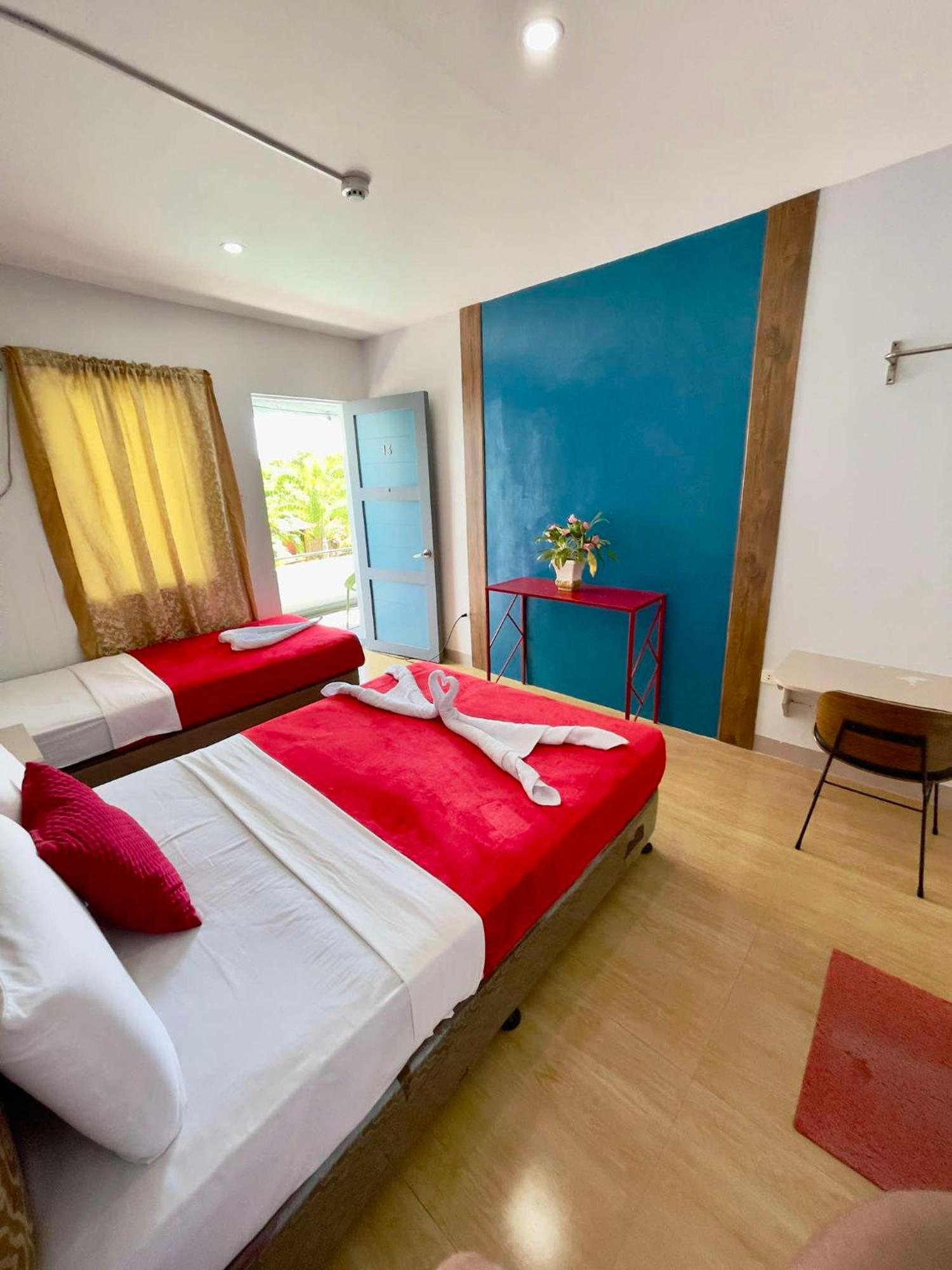 Little Rock Cebu Hotel Мактан Екстериор снимка